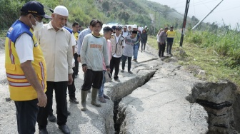 Jalan Nasional di Air Dingin Solok Rusak Parah, Gubernur Sumbar Setop Tambang Galian C Ilegal: Semua Kita Evaluasi!