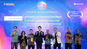 Raih Penghargaan Usai Berhasil Menghadapi Tantangan di Dunia Digital