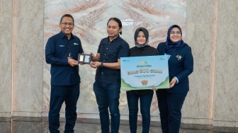 Dapat 500 Gram dari Pegadaian, Pak Dede Sah Jadi Sultan!