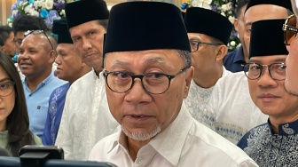 Ajak Warganet Pilih Gaya Rambutnya, Zulkifli Hasan Ingin Terlihat Muda