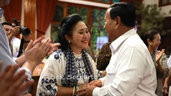 Detik-detik Prabowo Subianto Tolak Potongan Tumpeng Pertama dari Titiek Soeharto