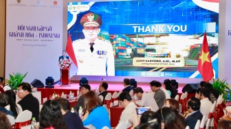 Untuk Tingkatkan Kerja Sama dengan Vietnam, Pj. Gubernur Adhy Paparkan IPRO Andalan Jatim dalam Meet Khanh Hoa-Indonesia