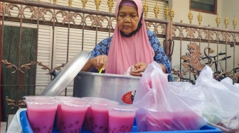Brongko, Takjil Langka yang Hanya Dijual di Kampung Islam Kepaon Saat Ramadan