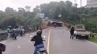 Kecelakaan Maut di Jalan Raya Ciloto, Truk Hantam Jembatan dan Renggut Nyawa Penumpang