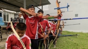 Asyiknya Ngabuburit Sambil Panahan di Banjarnegara