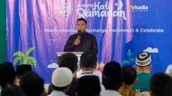 Perwakilan Muhammadiyah Rawamangun, Bagus Wira Andriawan memberikan sambutan saat acara Takjil Gratis In Friday (TGIF) Suara Hati Ramadan di SMA Muhammadiyah 11, Jakarta, Jumat (22/3/2024). [Suara.com/Alfian Winanto]