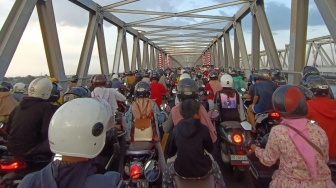 Baru Diresmikan Jokowi, Duplikasi Jembatan Kapuas 1 Macet Total