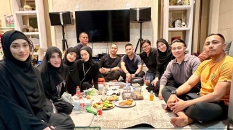 Ikut Tahlilan Stevie Agnecya, Penampilan Celine Evangelista Berhijab Disorot