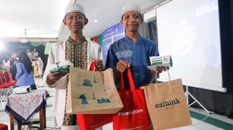 Bagi-bagi Ilmu dan Hadiah di Acara Takjil Gratis in Friday di Muhammadiyah Rawamangun