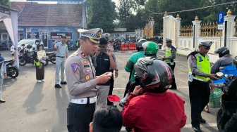 2.001 Pelanggar Ditilang, Helm dan Spion Jadi Pelanggaran Terbanyak di Solo