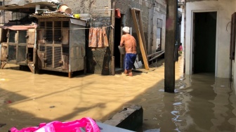 Aneh! Kampung Lebak Bekasi Terendam Banjir Saat Cuaca Panas Terik, Kok Bisa?