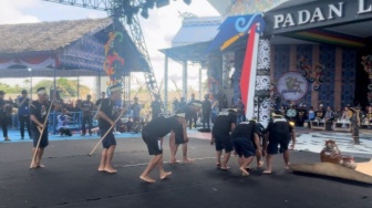 Upacara Buang Sial Ala Masyarakat Dayak Punan