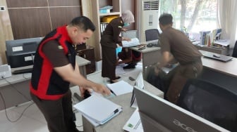 Usai Geledah Biro PJB, Kejati Juga Sita Buku Dokumen Ini dari Ruangan Sekdaprov Sumbar