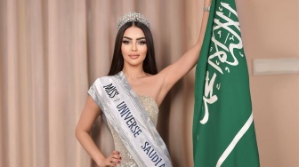 Profil Rumy Alqahtani, Miss Universe Pertama dari Arab Saudi yang Berani Tampil Seksi