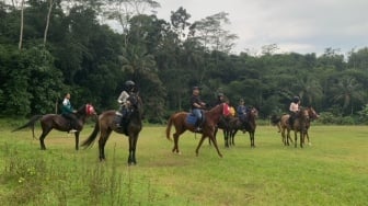 Menengok Cara Unik Ngabuburit Warga Banjarnegara, Keliling Kampung Naik Kuda