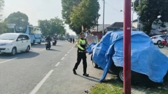 Braakk! Mobil Pikup Tabrak Pohon dan Pagar Pom Bensin di Karanganyar, Kernet Meninggal Dunia