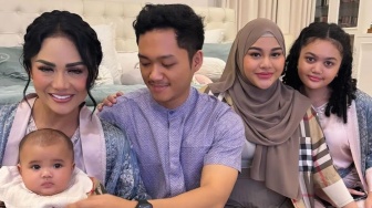 Aurel Hermansyah Kasih Jam Tangan Mewah, Apa Kado Ulang Tahun Azriel untuk Kris Dayanti?