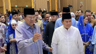 Ngaku Lukis Sendiri Selama 10 Jam, SBY Beri Lukisan Standing Firm Like Rocks ke Prabowo