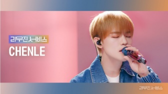 Tampilkan Vocal Merdu, Chenle NCT Bawakan Lagu 'Unknown' di Leemujin Service