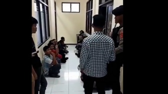 Viral, Pemuda Pancasila Geruduk Kantor Leasing, Keroyok Satpam, Ditangkap hanya Ketawa-ketiwi
