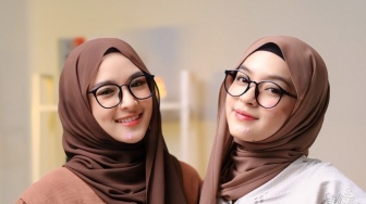 Adu Gaya Eca Aura dan Nissa Sabyan, Dibilang Mirip Hingga Kayak Anak Kembar