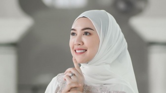 Happy Asmara Pamer Pakai Hijab, Gilga Sahid Kirim Komentar Manis