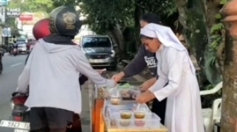 Sebut untuk Pelayanan, Biarawati Sukabumi Ikutan Jualan Takjil: Kami Tak Mencari Untung