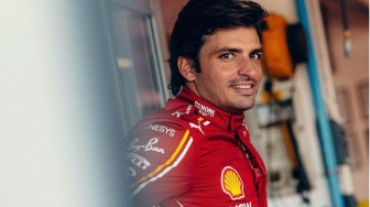 Rumor! Carlos Sainz Gantikan Sergio Perez di Red Bull Musim Depan?