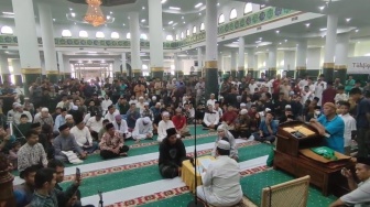 Dua Warga Pekanbaru Masuk Islam, Lafazkan Syahadat di Masjid Agung Annur