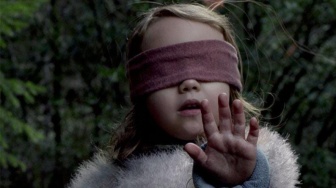 Aksi Bertahan Hidup yang Gila, 3 Alasan Kamu Harus Nonton Film Bird Box