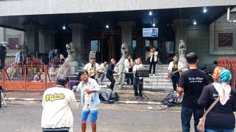 Ngabuburit Berbeda, Mr Boyz Bikin Pengguna Jalan di Kota Solo Bergoyang Menanti Buka Puasa