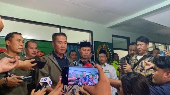 Kala Pj Gubernur Jabar Kunjungi Korban Kecelakaan KM 58 di RSUD Karawang