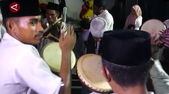 Tradisi Hadrah di Maluku:  Bangunkan Sahur dengan Tarian dan Tabuhan Rebana