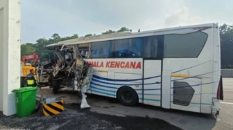 Tewaskan 2 Orang, Ini Kronologi Kecelakaan Maut Bus vs Truk di Tol ABC Semarang