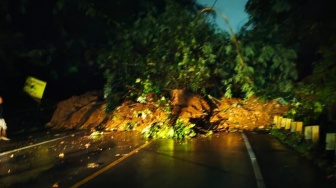 Longsor di Parungkuda Tutup Total Jalan Sukabumi-Bogor, Pengendara Diimbau Lewat Jalur Alternatif