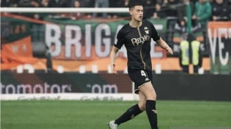 Kabar Abroad: Jay Idzes Bawa Venezia Menang, Hidupkan Peluang Promosi Otomatis Serie A