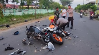 Remuk! 2 Motor Tabrakan di Tuban,  Diduga Pengendara Meleng