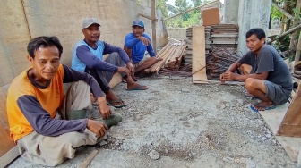 Cerita Warga Desa Wunut Dapat THR dari Pemdes: Beli Baju Lebaran Anak hingga Keperluan Keluarga