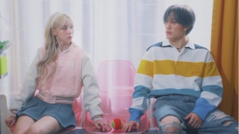 Bang Yedam dan Winter aespa Saling Canggung di MV Lagu Duet Officially Cool