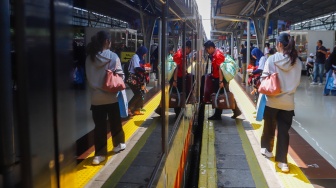 Jadwal Baru Kereta Api Jarak Jauh di Stasiun Pasar Senen dan Jatinegara Mulai 1 Juli 2024