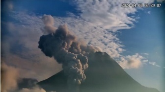 Update Aktivitas Merapi: Awan Panas Meluncur, Guguran Lava Meningkat, Status Masih Siaga