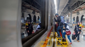 Libur Nataru, 2,9 Juta Orang Naik Kereta Jarak Jauh