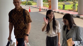 Lagak Santai Sandra Dewi Diperiksa Kejagung Dicibir: Nggak Tahu Malu, Harusnya Nunduk!