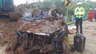 Evakuasi Dramatis Mobil Terperosok 100 Meter di Jurang Tol Bocimi, Ini Penampakannya