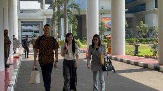 Menilik Harga Outfit Sandra Dewi saat Diperiksa Kejagung: Masih Puluhan Juta
