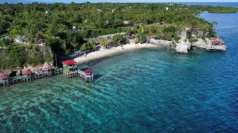 Pantai Dato di Majene, Suguhkan Pemandangan Indah yang Siap Temani Harimu