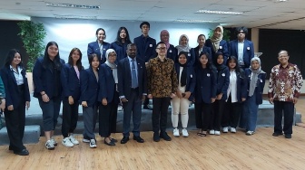 President University Ambassador Lecture: Dubes Sri Lanka Prof Jayanath Colombage Bahas Ekonomi Biru dalam Kuliah Tamunya