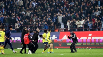 Suporter Serang dan Pukuli Pemain Fenerbahce, Trabzonspor Didenda Rp1,5 Miliar
