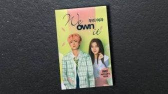 Review Buku We Own It: Memikat Pembaca dengan Kisah Cinta Segitiga di Seoul