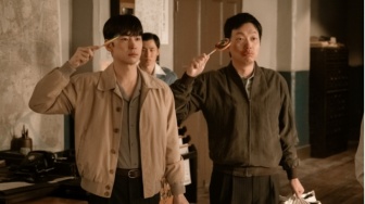 Lee Je Hoon dan Lee Dong Hwi Pamer Chemistry Kocak di Chief Detective 1958